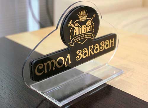 Таблички на подставке от компании Ветарс в Москве